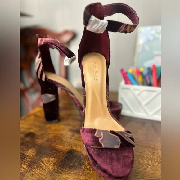 Floral Velvet Platform Heels - Picture 2 of 6